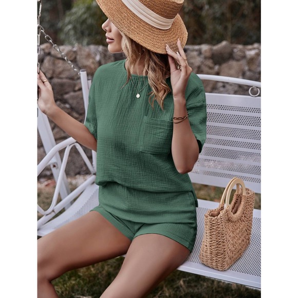 bohogypsydreamer.com Tops - 2 piece set: textured Pocket Patched Split Hem Top Shorts coords green